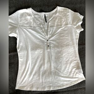 Women’s LARGE Kuhl V-Neck Short sleeve shirt